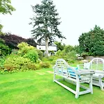 Fairfield House And Gardens Bed & Breakfast 4*