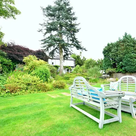 Fairfield House And Gardens Bed & Breakfast 4*