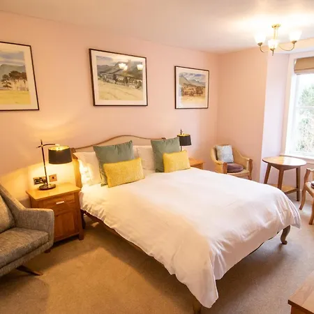 Fairfield House And Gardens