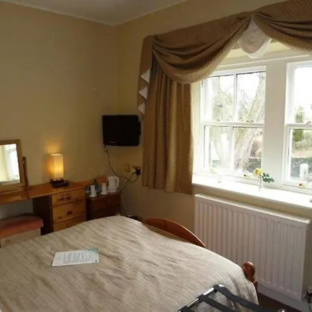 Fairfield House And Gardens Bed & Breakfast 4*