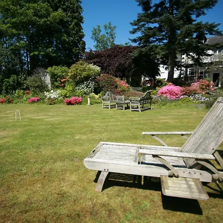 Fairfield House And Gardens Bed & Breakfast 4*